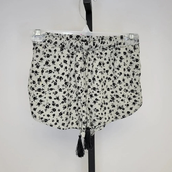 Forever 21 Tassel  Shorts - Picture 1 of 4